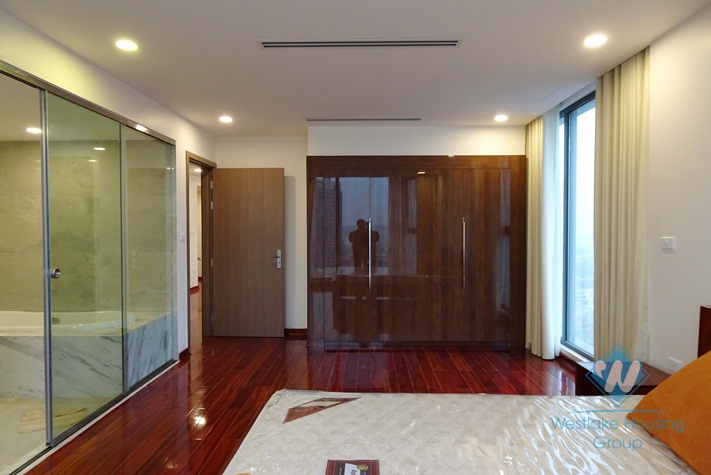 Two bedroom apartment for rent in Vinhome Metropolis, Ba Dinh district, HN